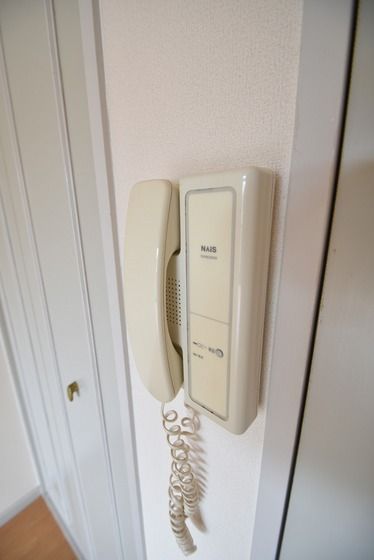 �y�Z�L�����e�B�z�@