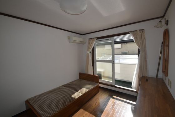 �y�����E���r���O�z�@