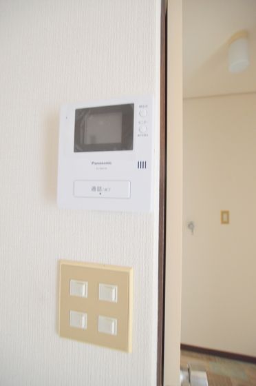 �y�Z�L�����e�B�z�@