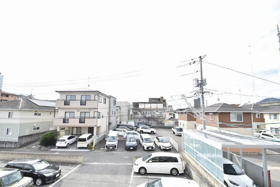 �y���]�z�@