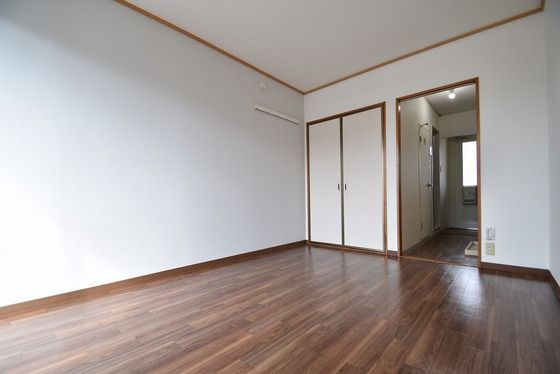 �y�����E���r���O�z�@