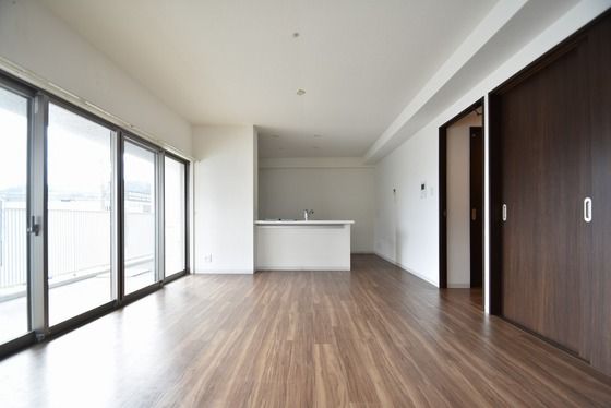 �y�����E���r���O�z�@