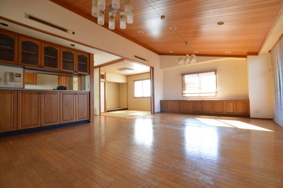 �y�����E���r���O�z�@