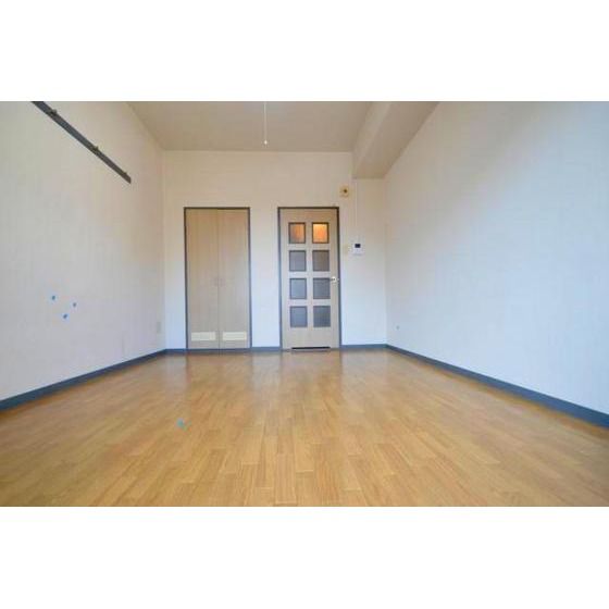 �y�����E���r���O�z�@