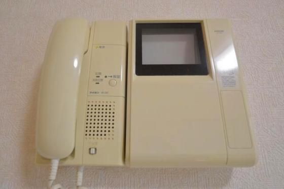 �y�Z�L�����e�B�z�@