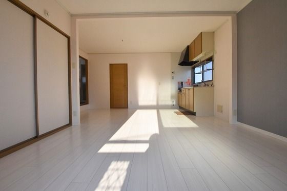 �y�����E���r���O�z�@