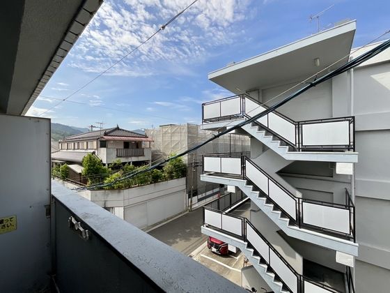 �y���]�z�@