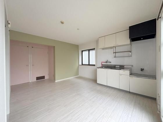 �y�����E���r���O�z�@