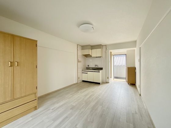 �y�����E���r���O�z�@