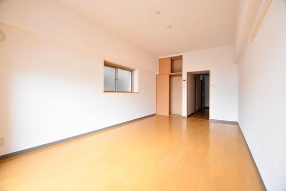 �y�����E���r���O�z�@