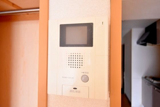 �y�Z�L�����e�B�z�@