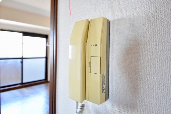 �y�Z�L�����e�B�z�@