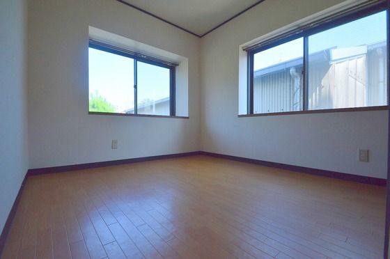 �y�����E���r���O�z�@