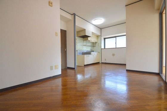 �y�����E���r���O�z�@