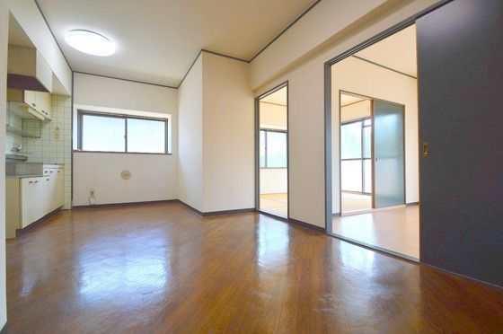 �y�����E���r���O�z�@