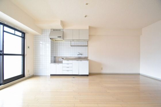 �y�����E���r���O�z�@