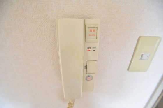 �y�Z�L�����e�B�z�@