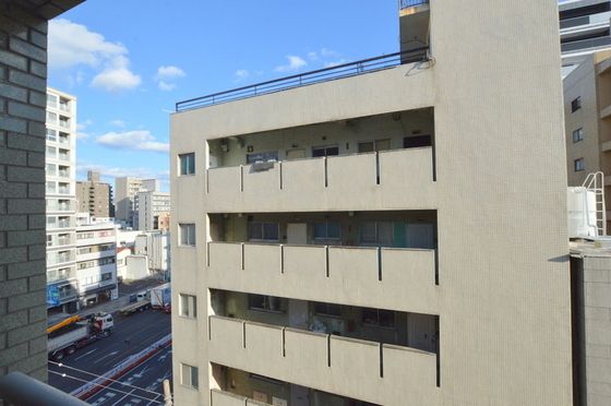 �y���]�z�@