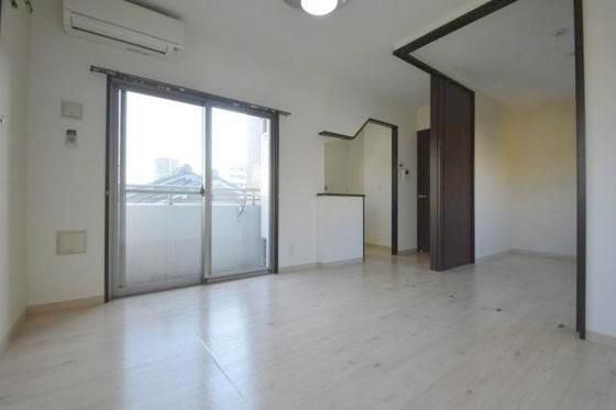 �y�����E���r���O�z�@