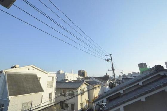 �y���]�z�@