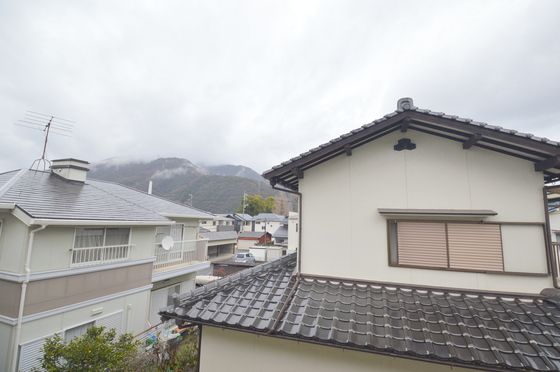 �y���]�z�@