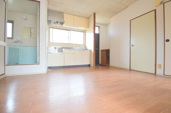 �y�����E���r���O�z�@