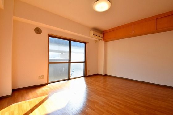 �y�����E���r���O�z�@