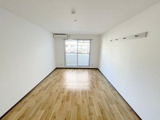 �y�����E���r���O�z�@