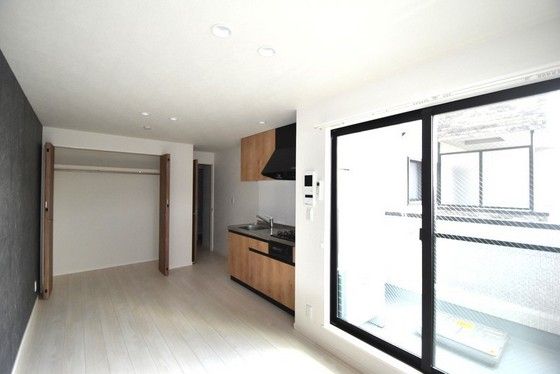 �y�����E���r���O�z�@