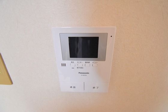 �y�Z�L�����e�B�z�@