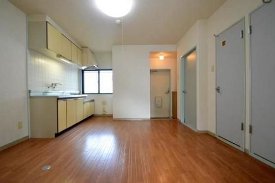 �y�����E���r���O�z�@