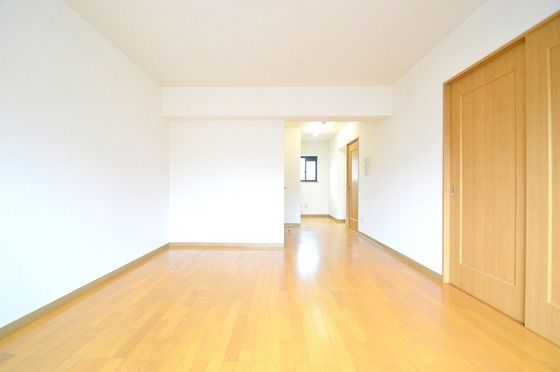 �y�����E���r���O�z�@