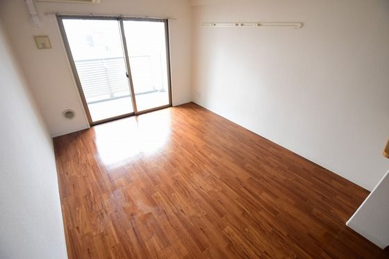 �y�����E���r���O�z�@