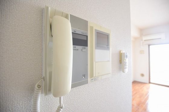 �y�Z�L�����e�B�z�@