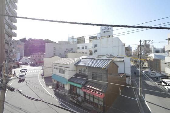 �y���]�z�@