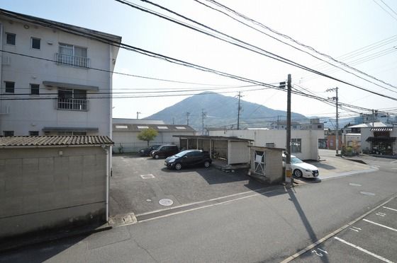 �y���]�z�@