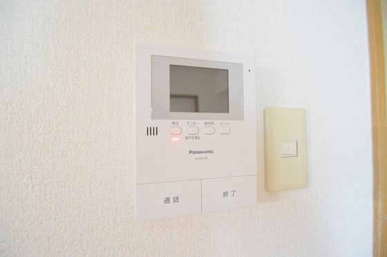 �y�Z�L�����e�B�z�@