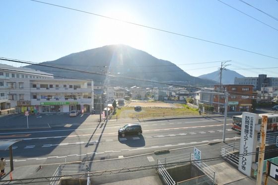 �y���]�z�@