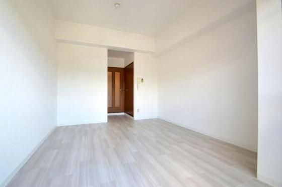 �y�����E���r���O�z�@