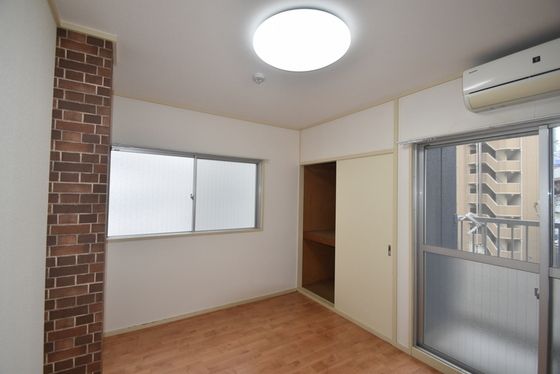 �y�����E���r���O�z�@