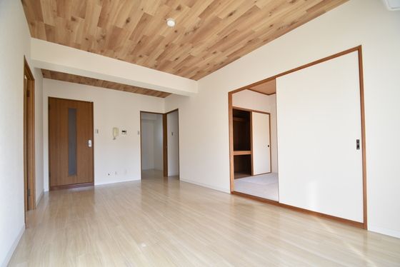 �y�����E���r���O�z�@