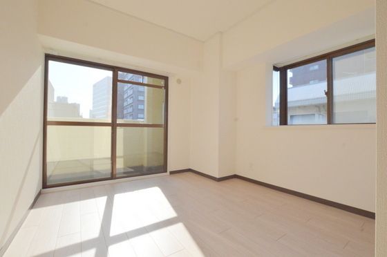 �y�����E���r���O�z�@