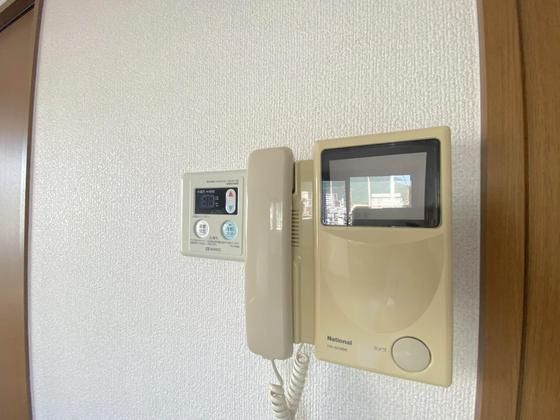 �y�Z�L�����e�B�z�@