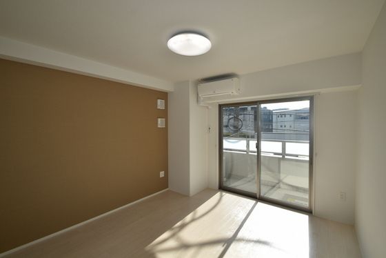 �y�����E���r���O�z�@