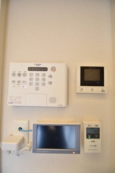 �y�Z�L�����e�B�z�@