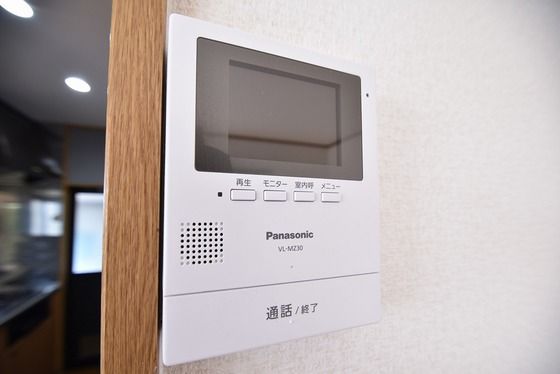 �y�Z�L�����e�B�z�@