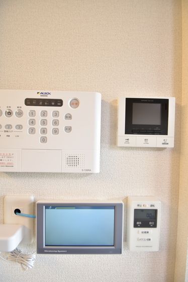 �y�Z�L�����e�B�z�@