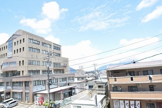 �y���]�z�@