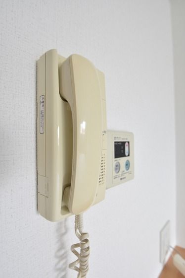 �y�Z�L�����e�B�z�@