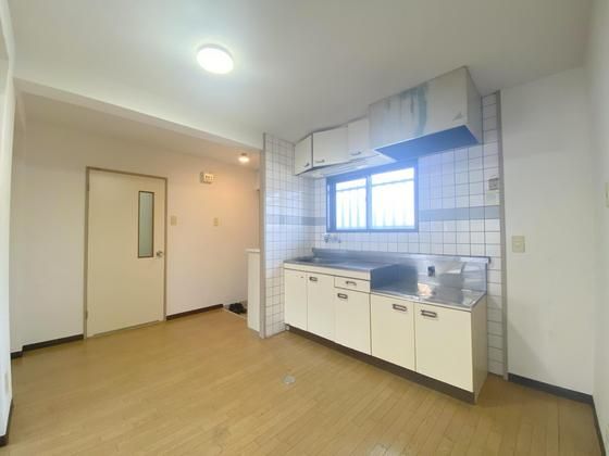 �y�����E���r���O�z�@